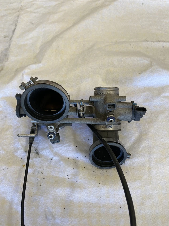 Cuerpo de acelerador Ducati Monster 695 2007-2008 con cable obturador Foto 4 de 4