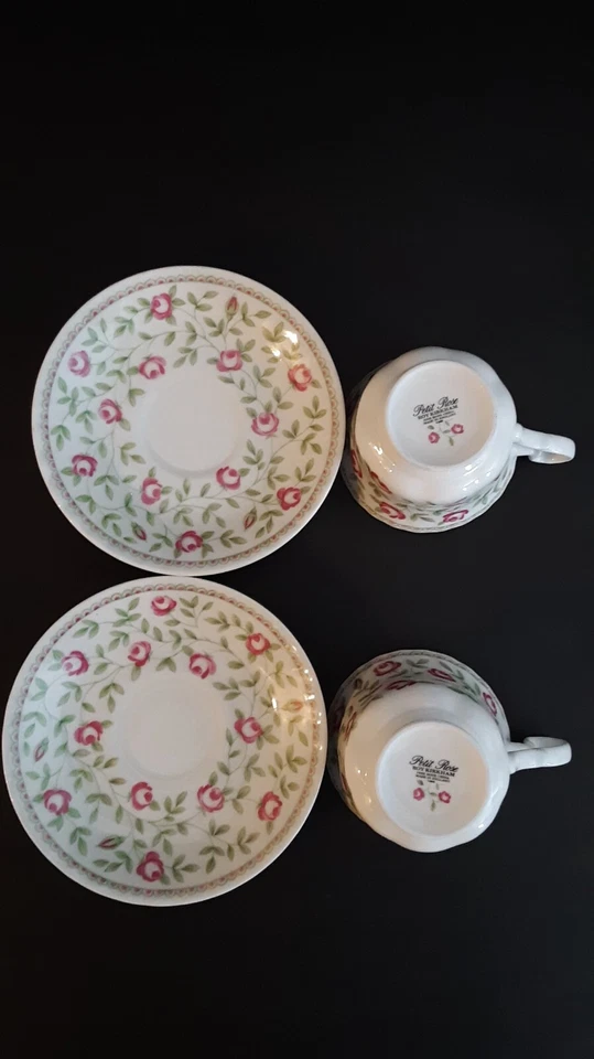 2 tazas de té y platillos Roy Kirkham Petit Rose Bone China Foto 4 de 4