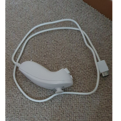 Nintendo Wii Zubehörpaket mit Fernbedienungen, Nunchuk, Lenkrad, HDMI Adapter
