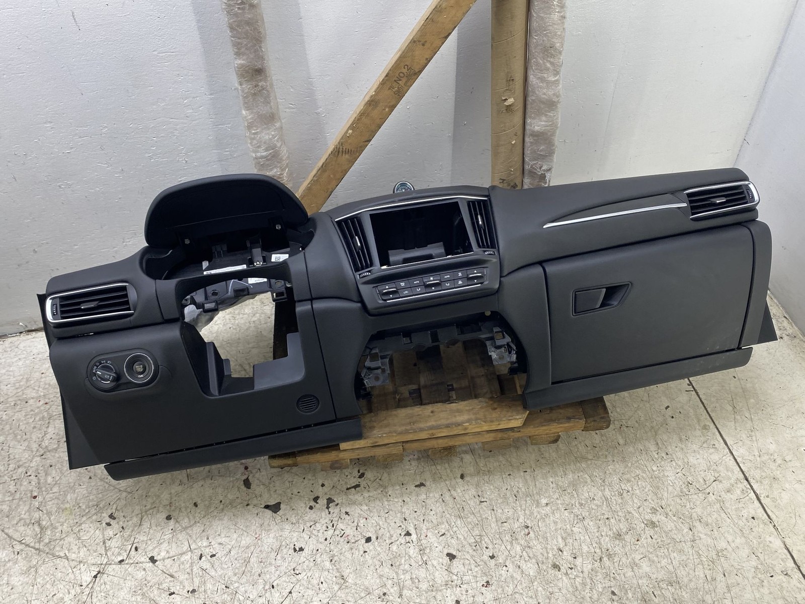 2017-2024 MASERATI LEVANTE FRONT DASH PANEL LEATHER W/ AIR SRS BAG A/C GLOVE BOX