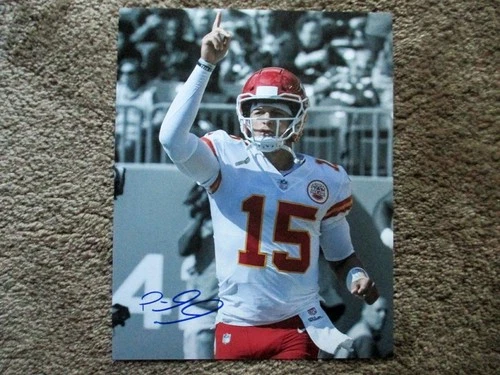 PATRICK MAHOMES AUTOGRAPHED 8X10 w/COA