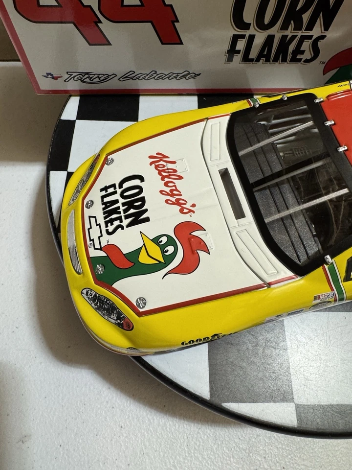RARE* Terry Labonte #5 Kellogg’s 2005 Team Caliber 1/24 Nascar Diecast - Image 4 of 4