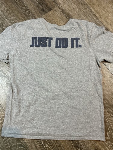 Camisa Nike Gonzaga Bulldogs Center Swoosh Just Do It Gris Grande - Imagen 6 de 6