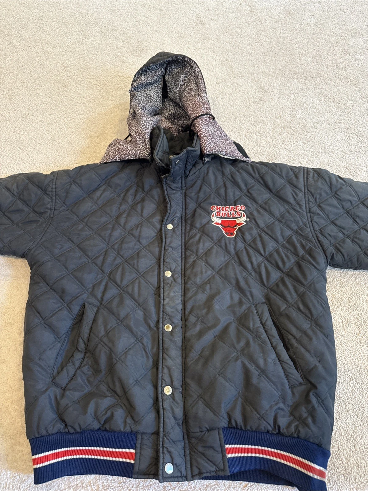 Starter Chicago Bulls NBA Unusual Lining Puffer Jacket Black Mens Med 90s RARE
Opens in a new window