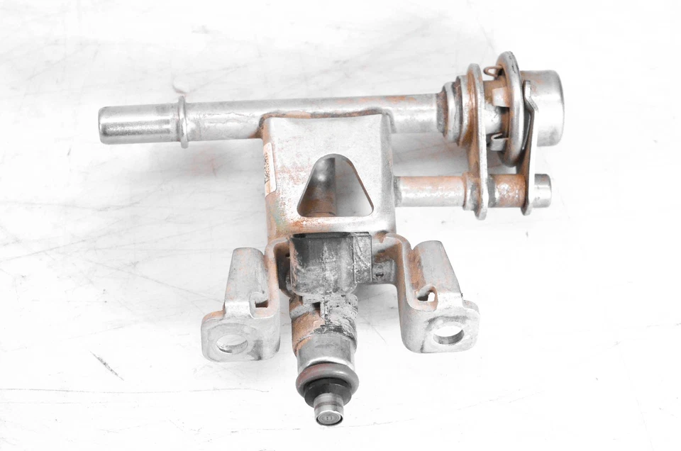 16 Polaris RZR 570 EPS 4x4 Fuel Rail & Injector - Image 3 of 3