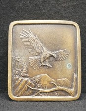 WE05166 FANTASTIC VINTAGE 1977 BALD EAGLE NATURE ARTWORK BRASS BELT BUCKLE