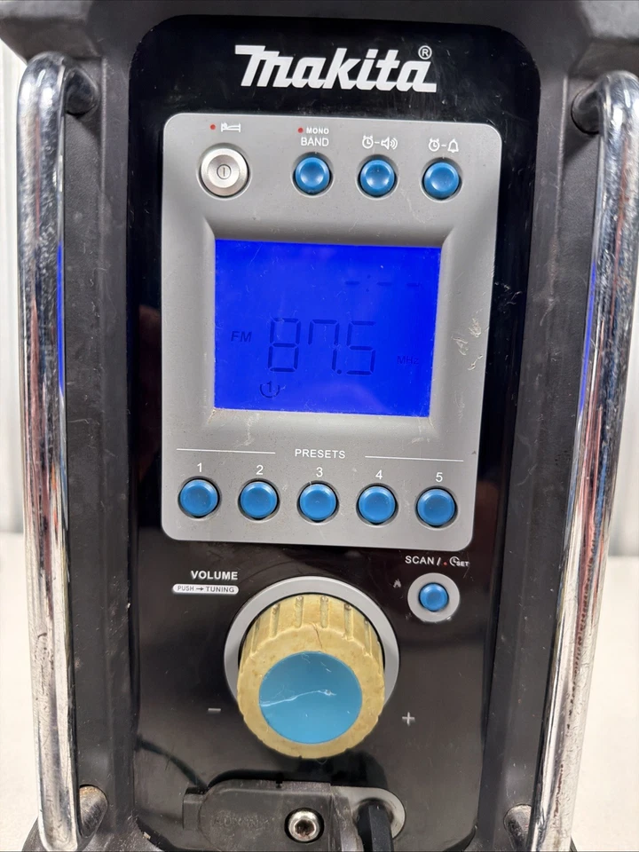 Makita BMR100 Job Site Radio 9.6-24V AM/FM Portable Cordless - No Battery - Photo 3/4
