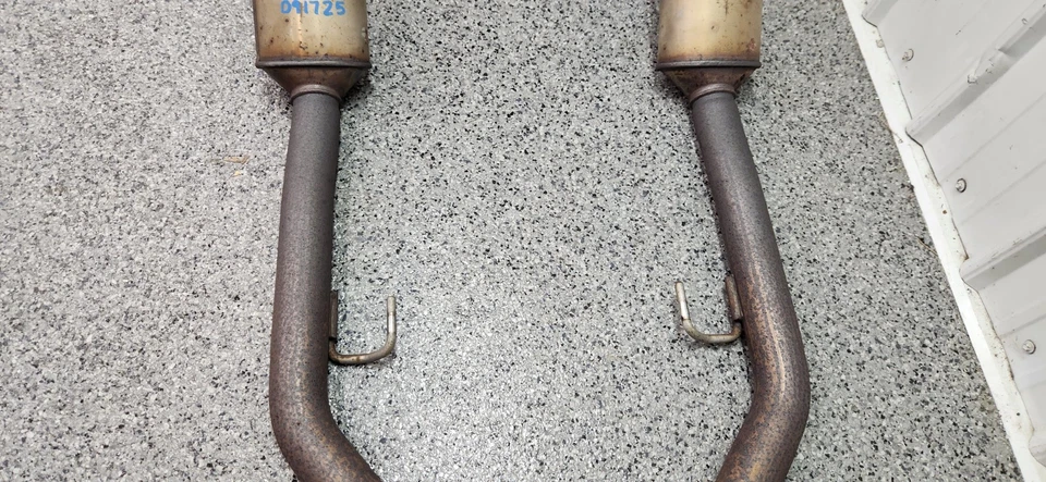 2005-2009 Ford Mustang GT 4.6L LH & RH Exhaust Manifold Pipe OEM - Image 4 of 4