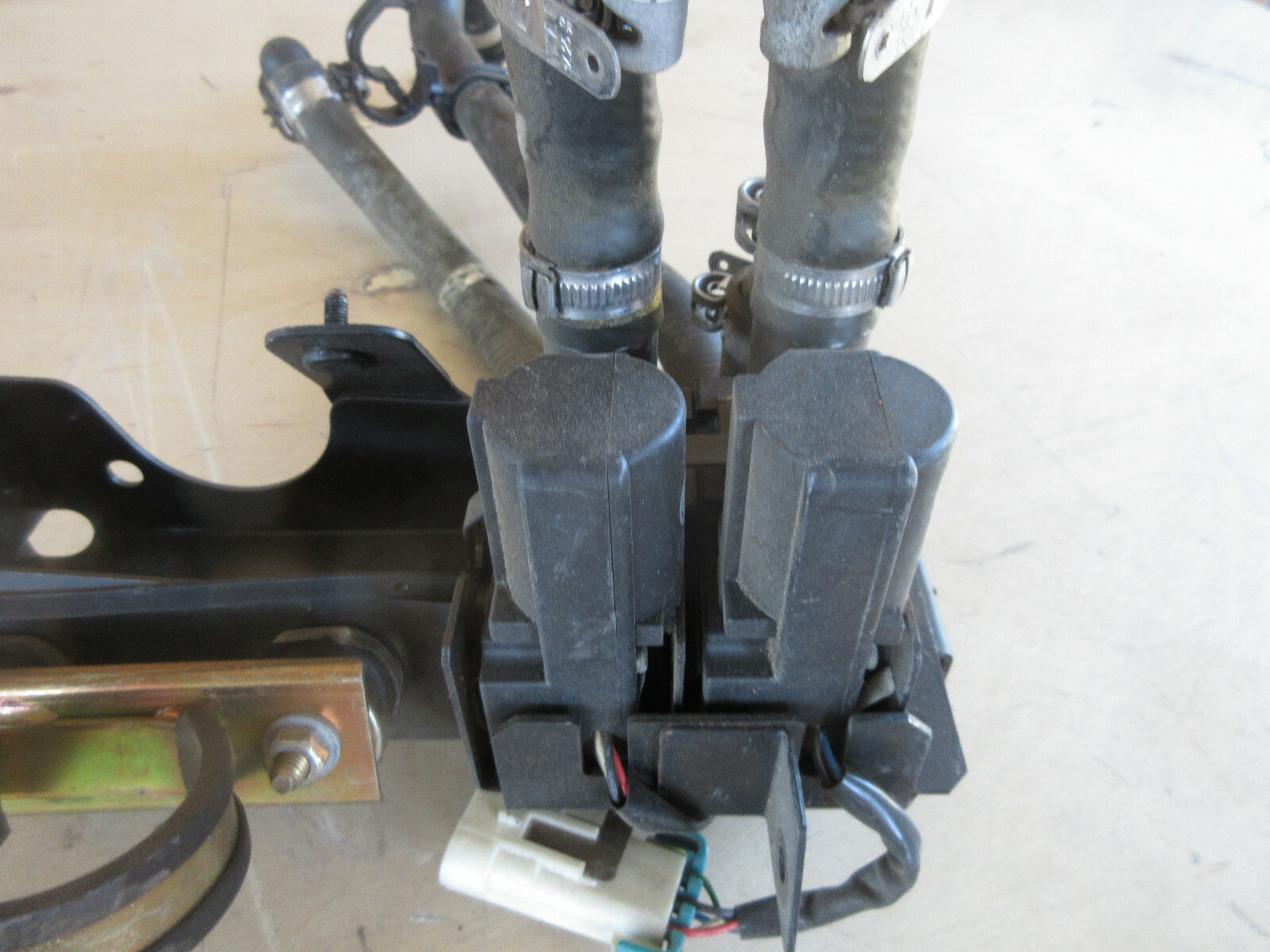 Maserati Quattroporte LH & RH TGK Valves/Hoses And Brackets P/N 67444900