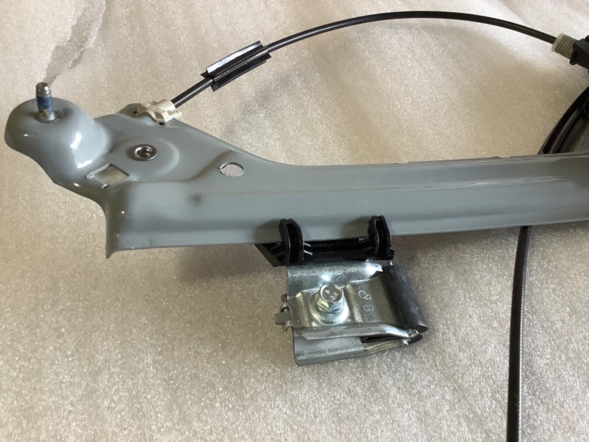 GM Genuine Parts 84621036 OEM Front Driver Side Door Window  