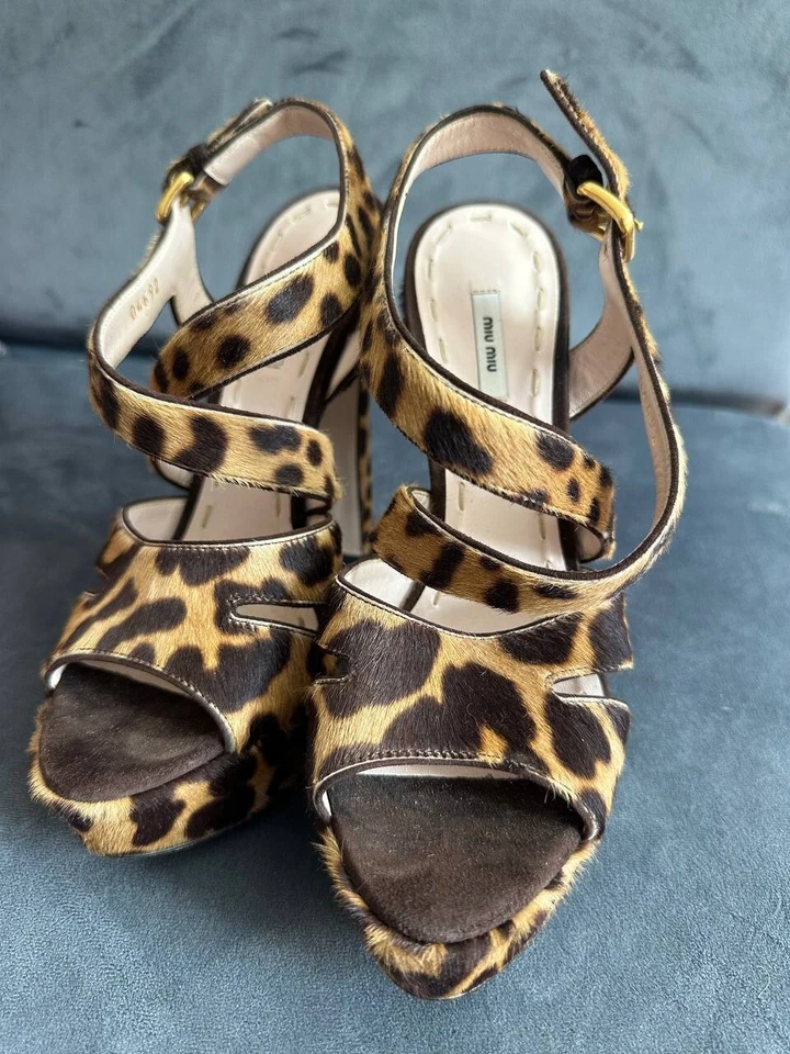 Sandalias de tacón alto con plataforma de pelo de pony con estampado animal Miu Miu talla 36 Foto 3 de 4