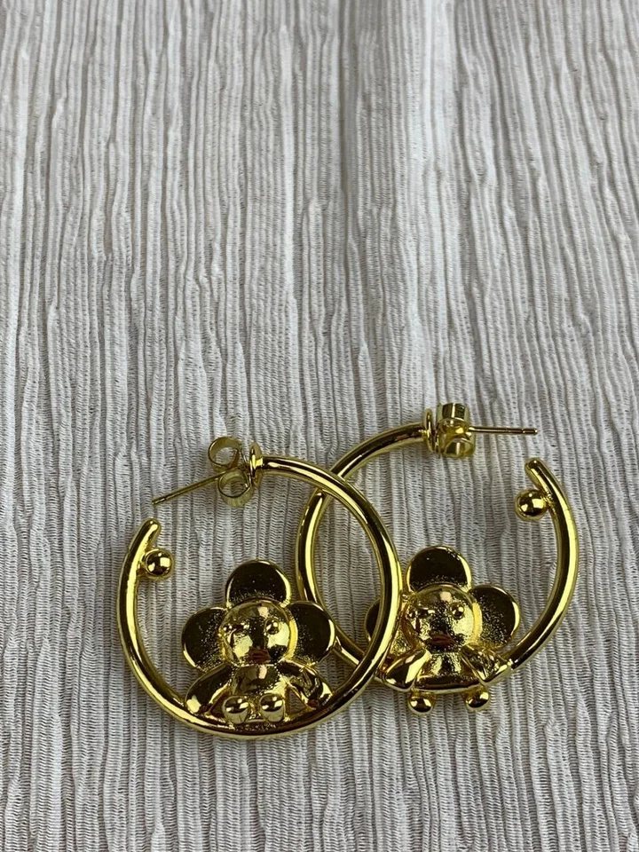 Pendientes de aro de oro Louis Vuitton Foto 2 de 4