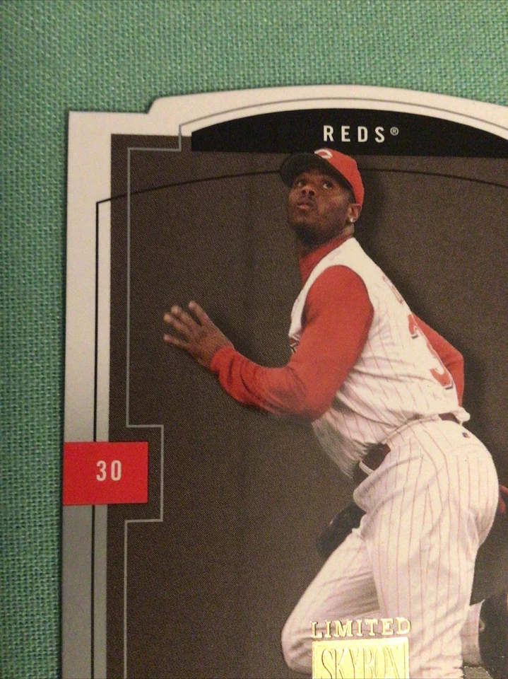 2004 Skybox LImited Edition #30 Ken Griffey Jr. - Image 3 of 4