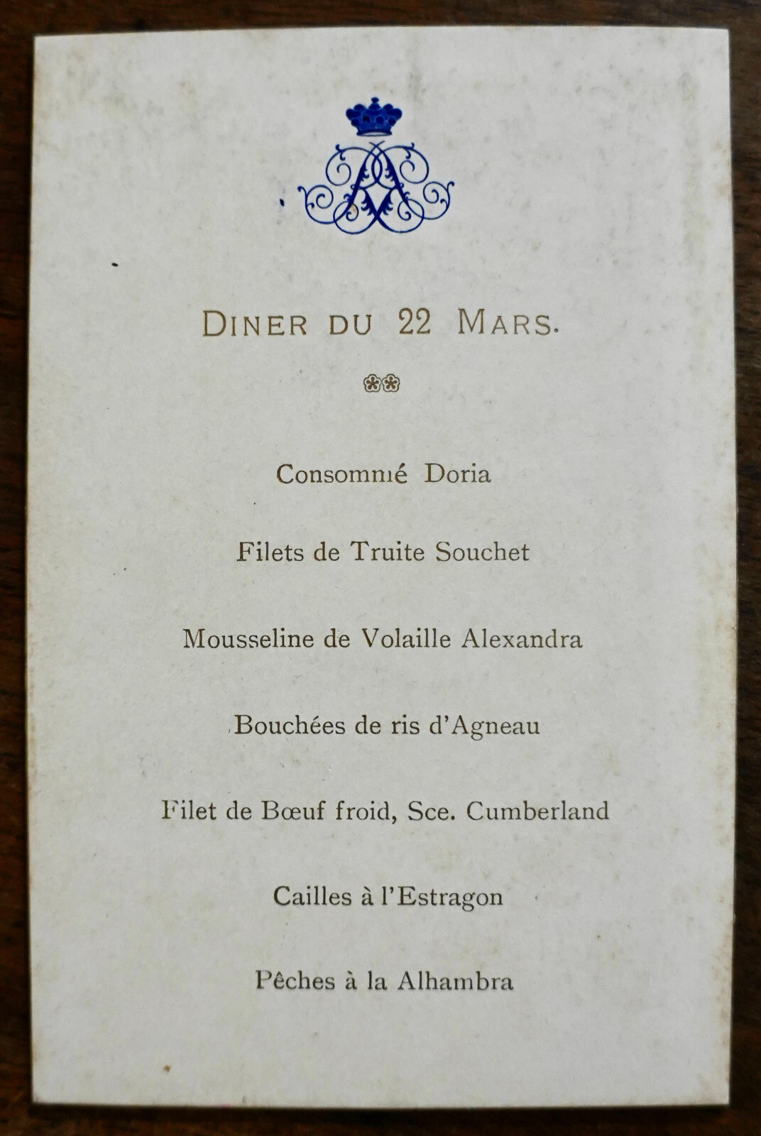 MENU ,  ARMOIRIES ROYALES , 22 MARS , 90 mm X 140 mm, sur carton fort.( 1930 ? )
