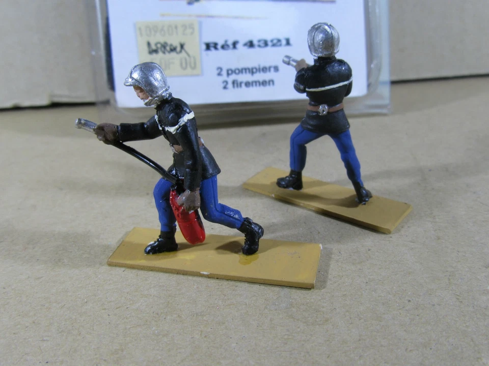 824S Rare Asgard 4321 France 2 Pompiers Extincteur + Lance Figurine H 4 cm Boite - Photo 4/4