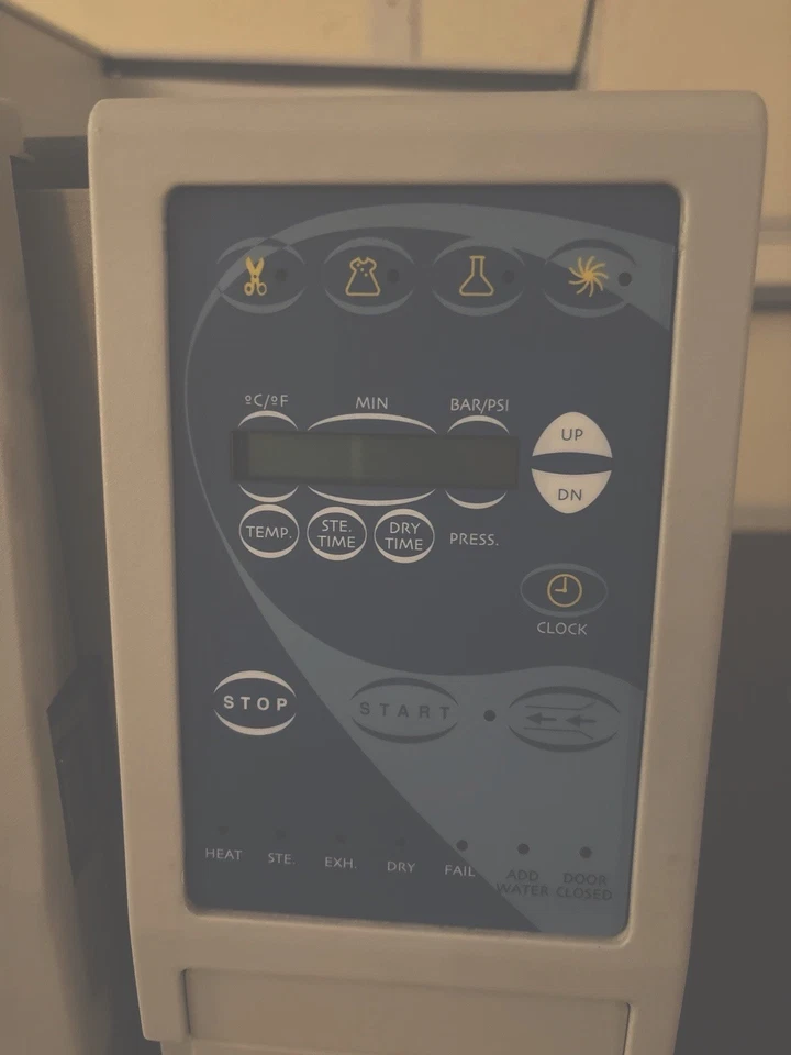 Esterilizador autoclave Tuttnauer 2540E- BL 2015 ano modelo - Imagem 2 de 4