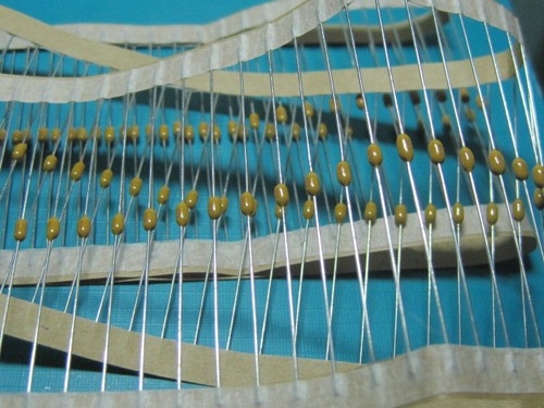 CT42 Axial Leads Multilayer Keramik Kondensatoren 10nF 0,01uF 103 Y5V 50V 100 Stück - Bild 2 von 3