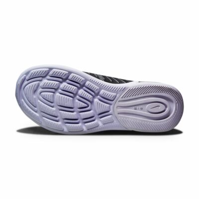 nike air max axis junior trainers