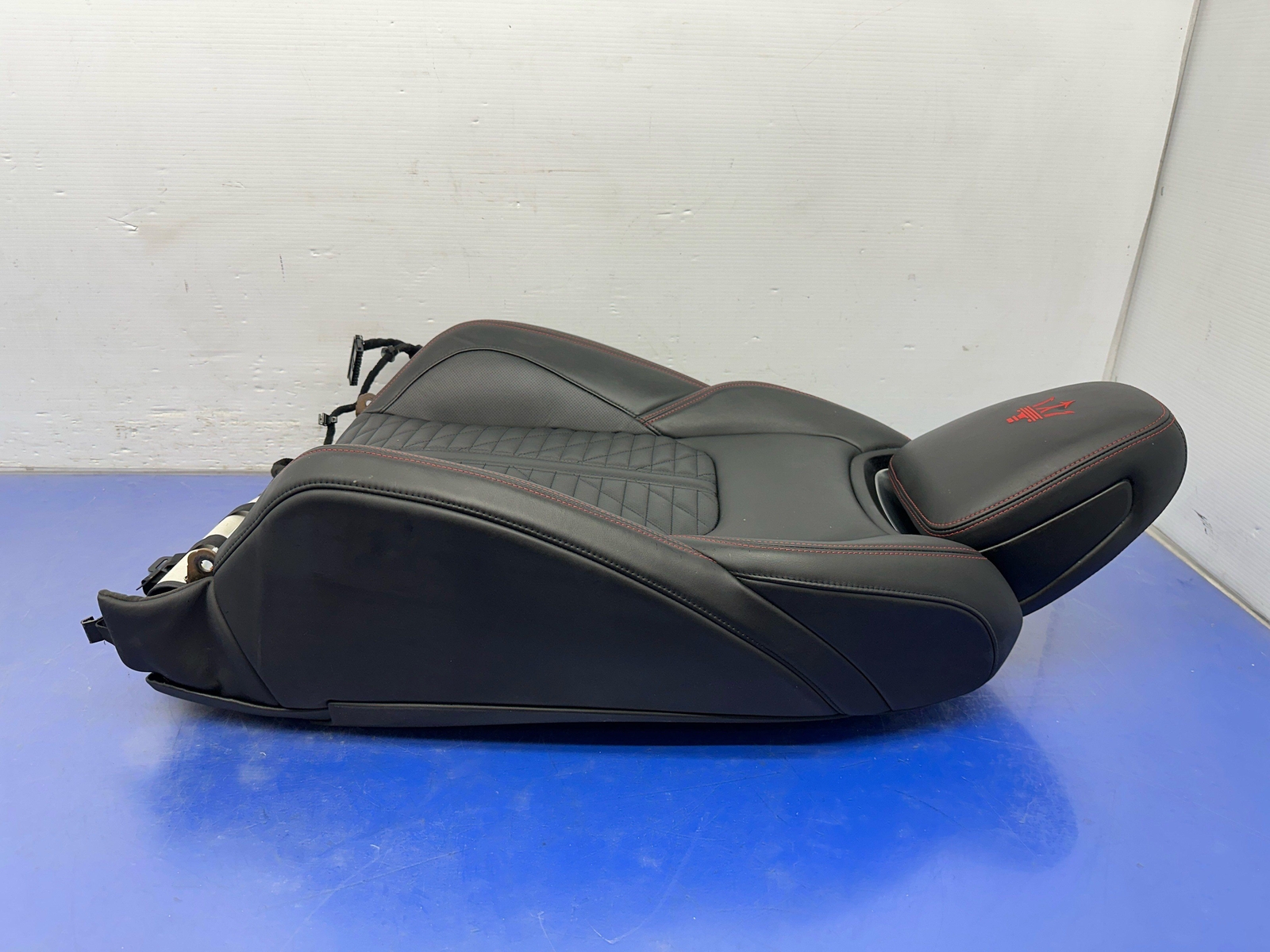 2017-2020 MASERATI LEVANTE OEM FRONT RIGHT UPPER SEAT CUSHION BLACK W/ HEADREST
