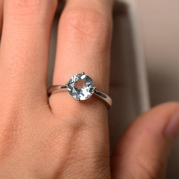 Anillo de compromiso de diamantes y aguamarina real de corte redondo de 2,00 quilates de oro blanco macizo de 14 quilates Foto 4 de 4