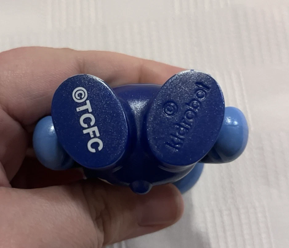 Figura Caja Ciega Vinilo Kidrobot Care Bears Champ Bear Foto 3 de 3