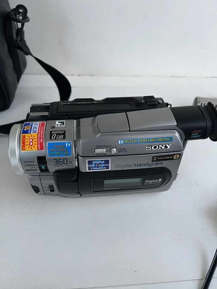 Sony DCR-TRV510 Digital8 Camcorder Nightshot 20x Optical Zoom + Accessories - Image 2 of 4