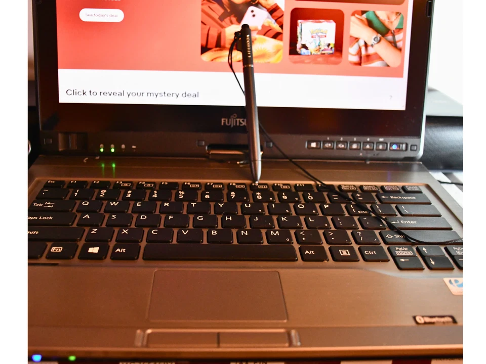 Portátil Fujitsu Lifebook T902 con pantalla táctil + estación de acoplamiento + teclado + ratón + Foto 3 de 4