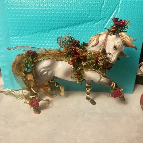 Breyer Holiday Christmas Horse 2014 Bayberry and Roses Edition #700117 Mint