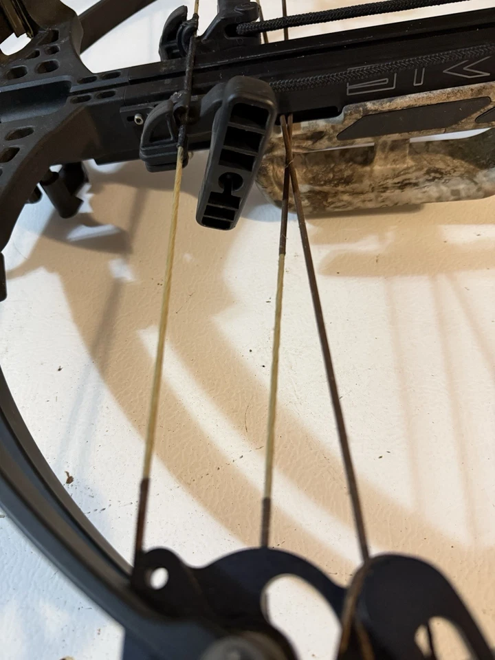  Ballesta Bowtech Stryker 380 con mira telescópica de hacha y 3 pernos/aljaba. Foto 4 de 4