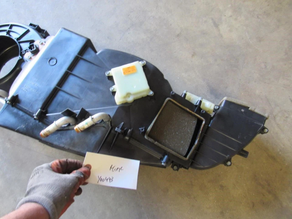 1998 Lincoln Navigator rear back ac heater air condition evaporator housing box Foto 3 de 4