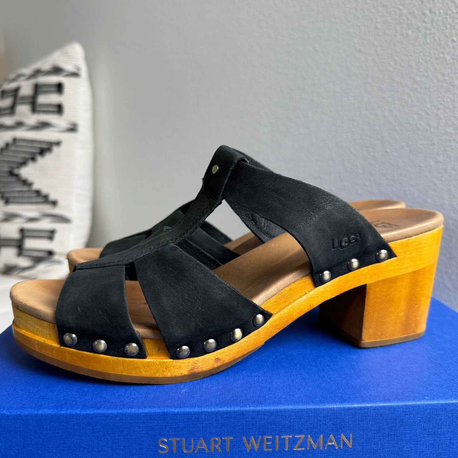 Sandali UGG Australia Jennie neri in pelle con borchie e plateau zoccoli in legno taglia 9