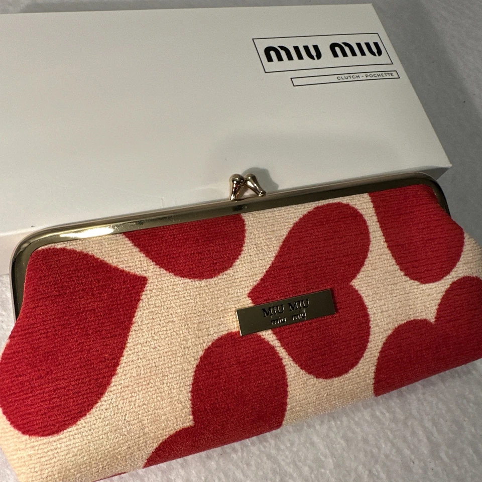 Bolso de Mano Miu Miu Corazón Rojo Borde Dorado Nuevo en Caja Pochette Foto 2 de 4