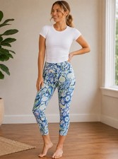 Lilly Pulitzer Luxletic Crop Leggings M Indigo Sea Dreamin Coastal Beachy CUTE