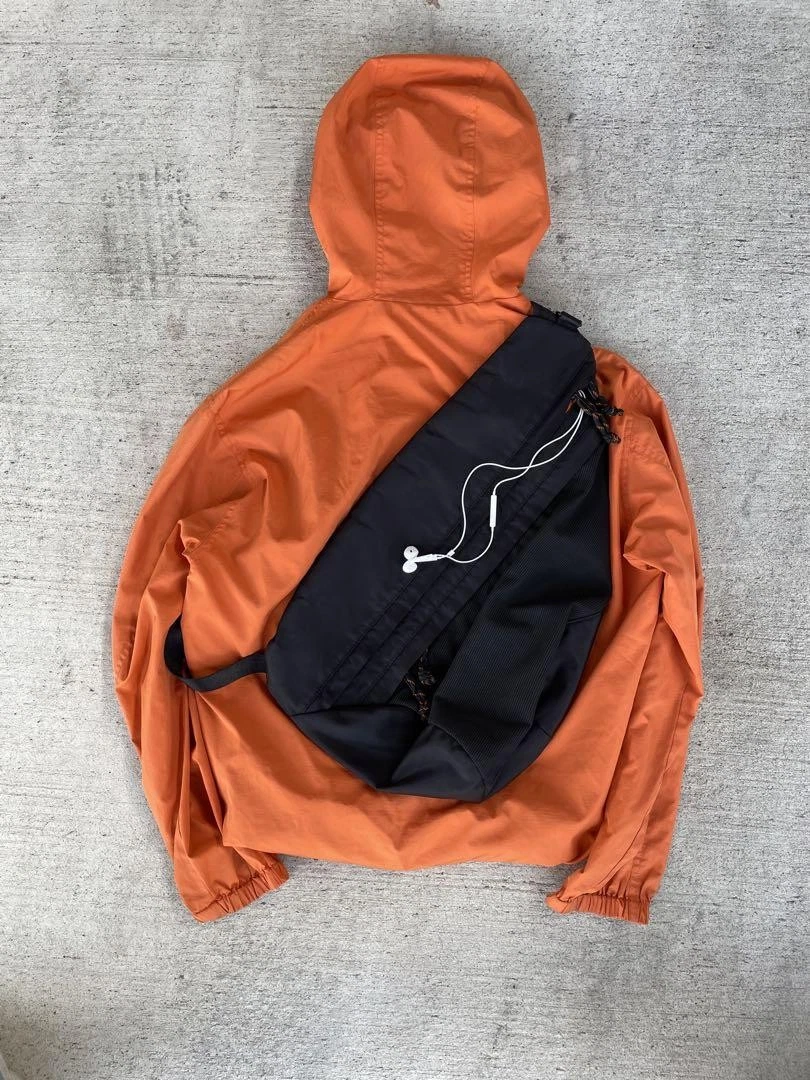Sac bandoulière universel Nike Messenger noir maille nylon