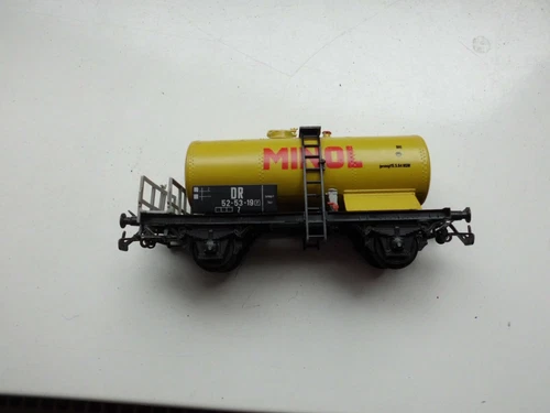 Schicht Kesselwagen der DR in H0