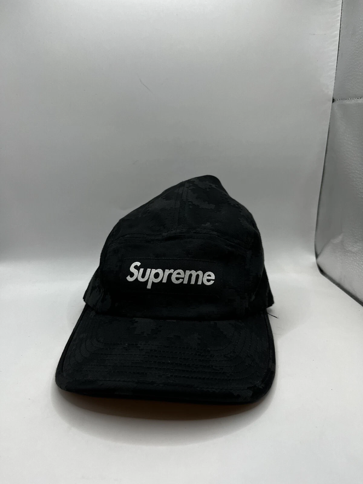 Casquette de camp SS20 Supreme Satin Digi noire logo boîte à chapeau