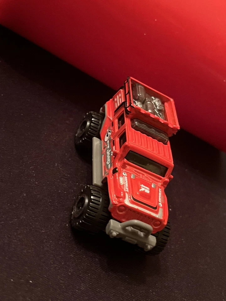 Matchbox 2011 Jeep Wrangler Superlift 4x4 Red Diecast w/ Roof Rack USED NM Cond - Image 3 of 4