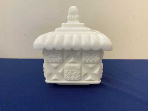 Vintage Small Milk Glass Trinket Box    AA -36 - Picture 1 of 5