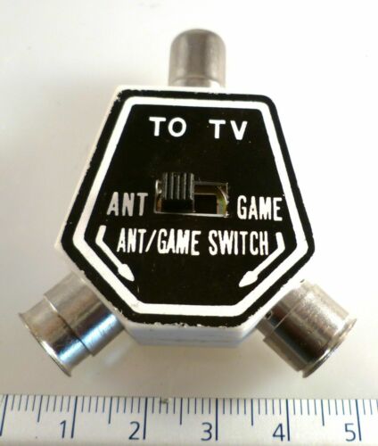 Retro TV Antenna Game Switch 75 Ohm UK TV Aerial Plug to 2 Sockets OM0847A - Picture 2 of 4