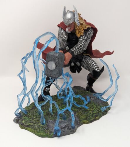 THOR Diamond Select Marvel Gallery Avengers Statue Diorama *San Diego Comic Con* - Picture 1 of 6