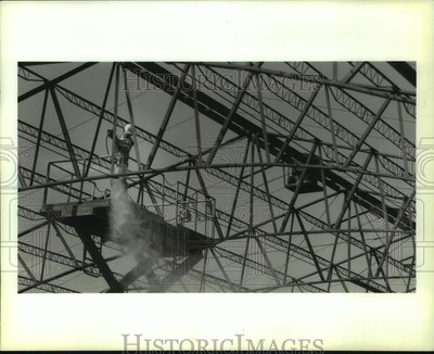 #ad 1994 Press Photo Michael Fonte pressure washes Rheem building Jefferson Parish $24.99