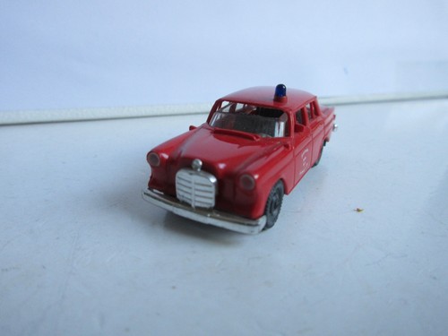 Brekina 1:87 Mercedes 190 Feuerwehr, LV Freiburg !!!