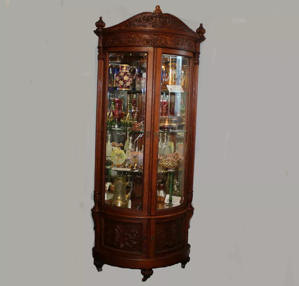 Antiguo gabinete de curiosidades de esquina de roble tallado China - vidrio biselado curvo Foto 3 de 4