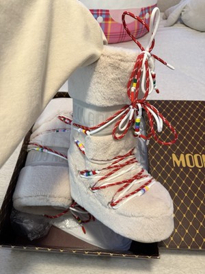 Moon Boot Faux Fur Icon With Beads 
