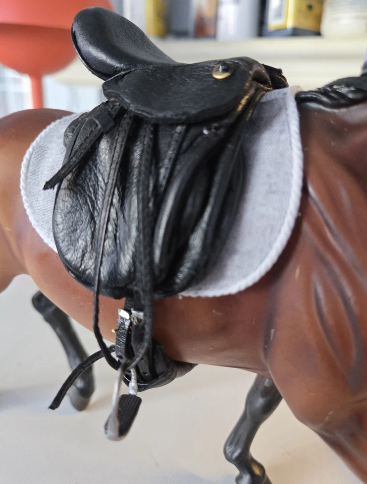 Sillín de doma modelo a escala tradicional Foto 3 de 4