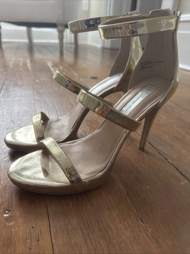 Tacones dorados para mujer talla 7,5 Foto 4 de 4