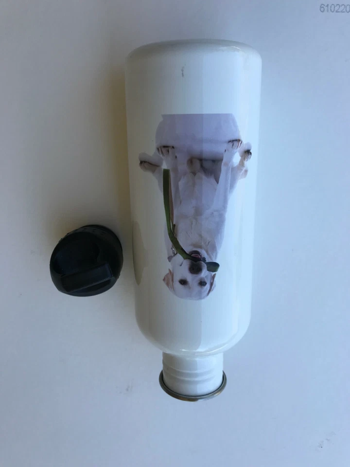 BOTELLA DE AGUA BLANCA DEPORTIVA DE ACERO INOXIDABLE 25 OZ con laboratorio en la foto lateral. Foto 3 de 4