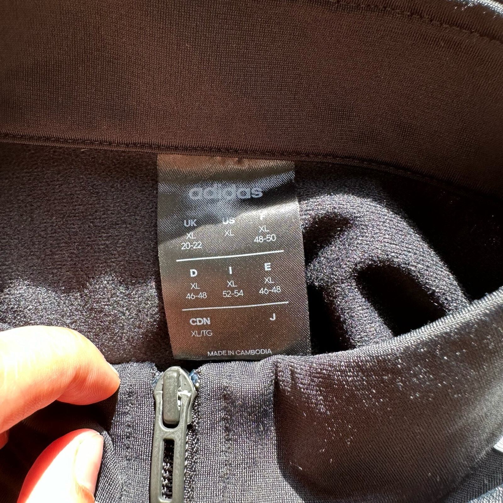 Simple Adidas Jacket - image 4