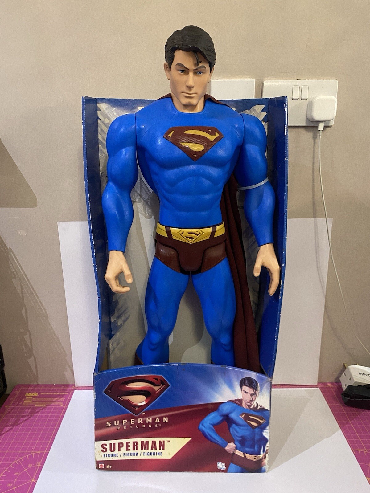 DC MATTEL SUPERMAN RETURNS GIANT 30 INCH FIGURE (BRAND NEW)