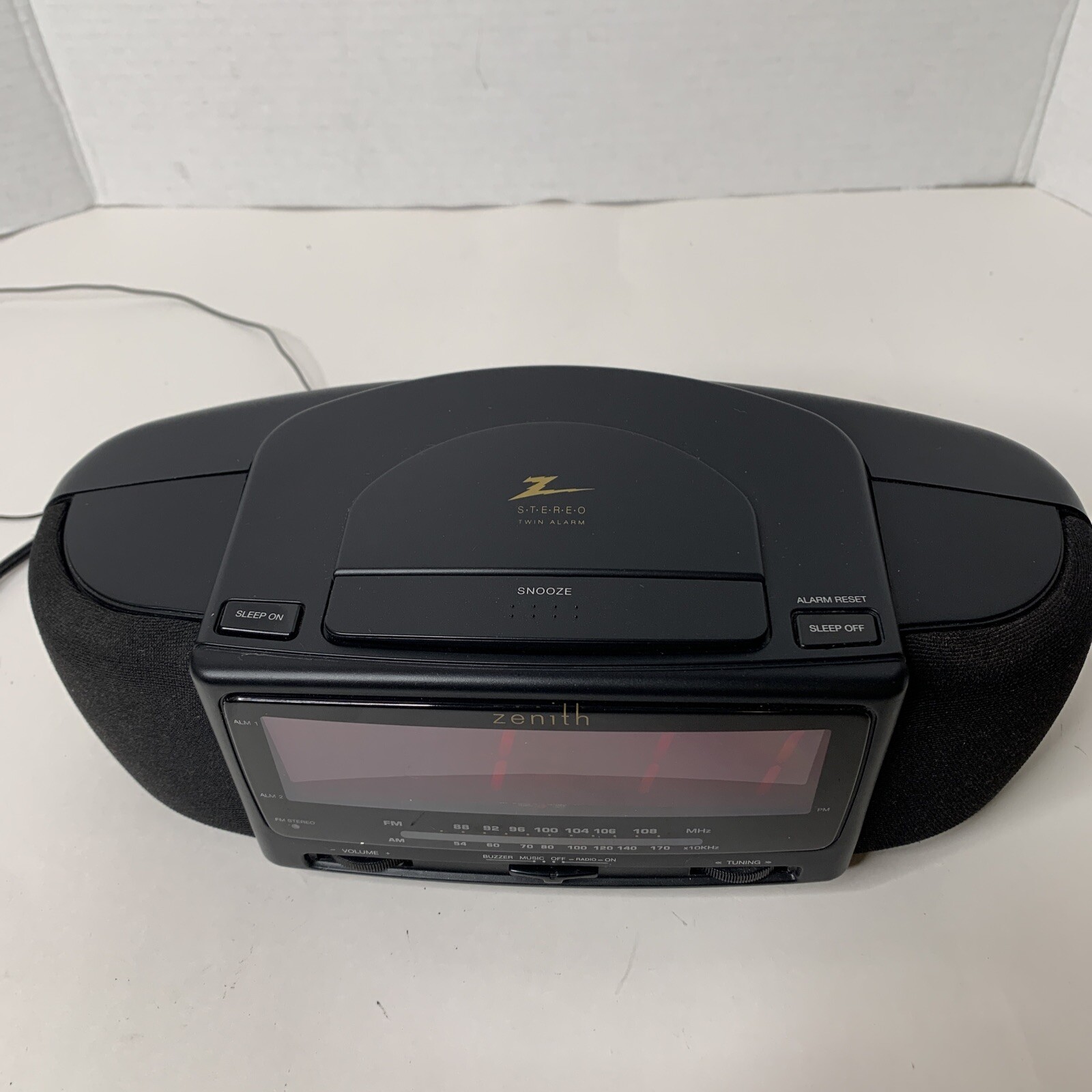 Vintage Zenith Dual Alarm Clock Radio AM FM Corded Battery Backup Model